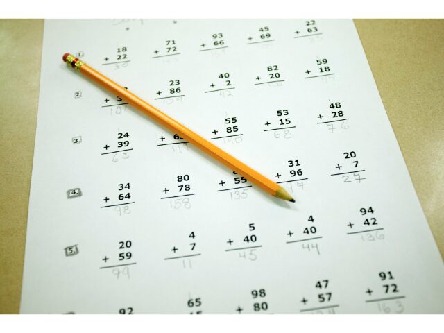 計算の４プリントと鉛筆